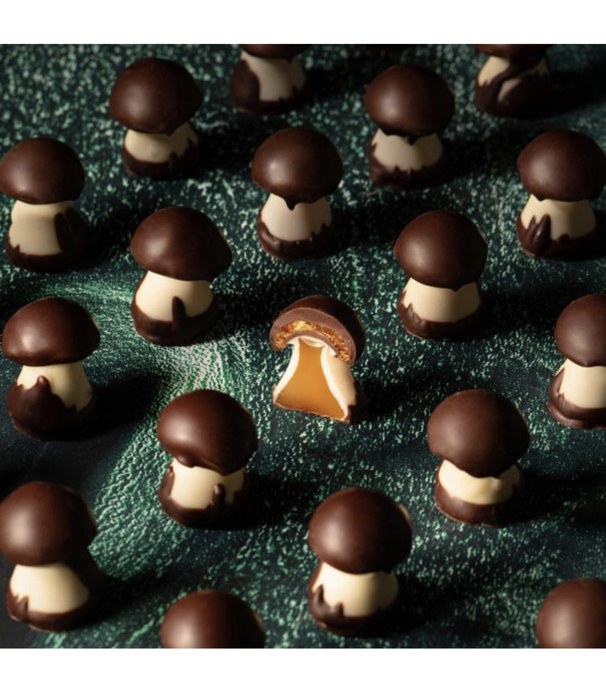 Pralinkové houbičky s karamelem a nugátem