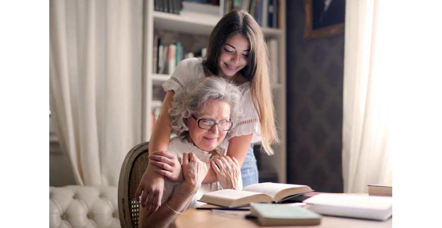 Tipy na dárky pro prarodiče, které potěší i spojí celou rodinu